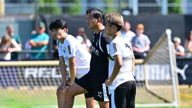 图片报:门兴为两名日本球员宇野禅斗和町野修斗配上翻译